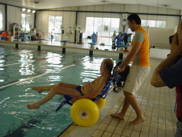 Fauteuil d'accès à la piscine